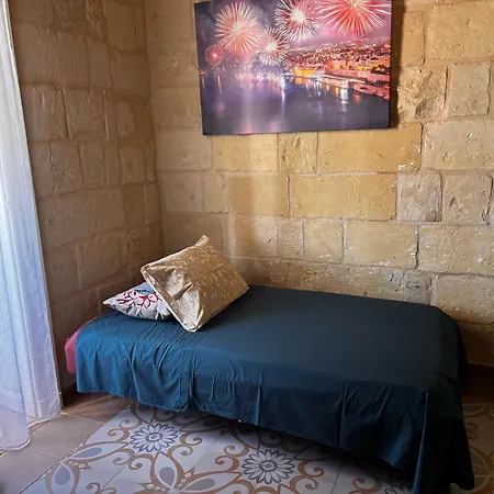 Mediterranea Waterfront House - By Valletta Ferry & Free Parking *