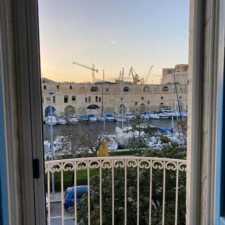 Mediterranea Waterfront House - By Valletta Ferry & Free Parking