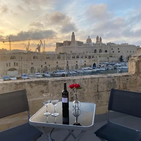 Mediterranea Waterfront House - By Valletta Ferry & Free Parking 別荘