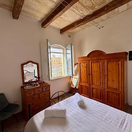 Дом отдыха Mediterranea Waterfront House - By Valletta Ferry & Free Parking *