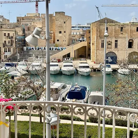 Holiday home Mediterranea Waterfront House - By Valletta Ferry & Free Parking *