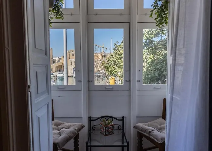 Mediterranea Waterfront House - By Valletta Ferry & Free Parking Дом отдыха Cospicua