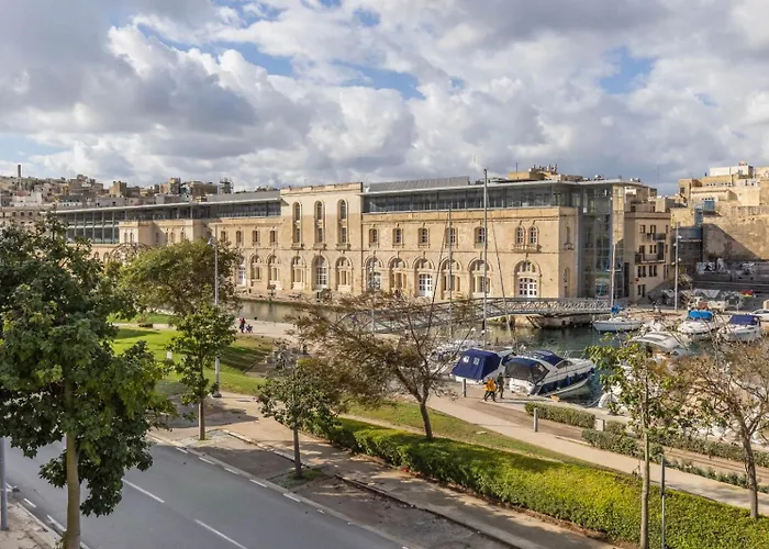 Mediterranea Waterfront House - By Valletta Ferry & Free Parking Holiday home *