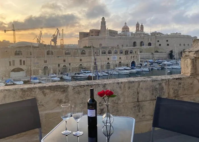 Mediterranea Waterfront House - By Valletta Ferry & Free Parking Дом отдыха
